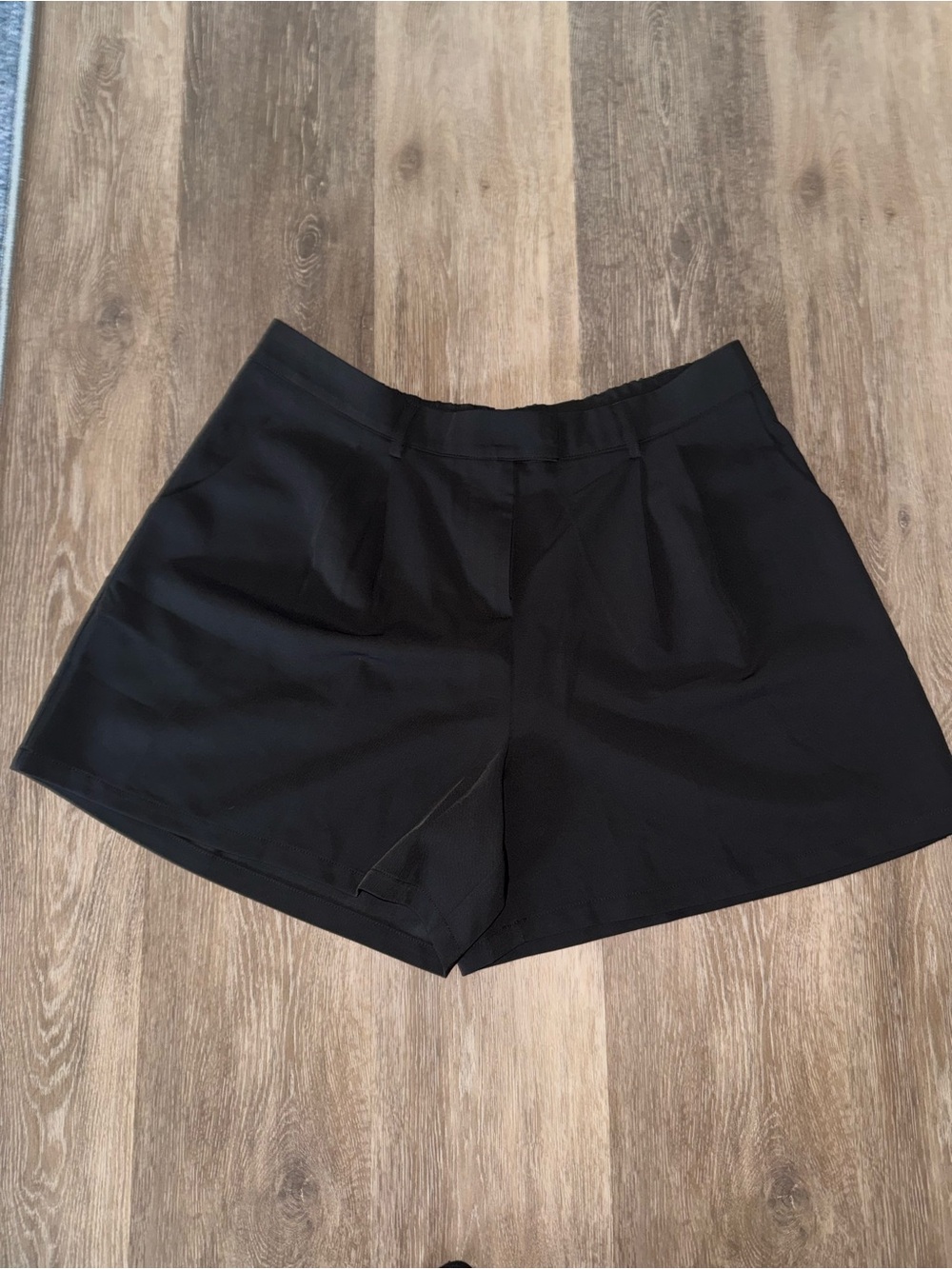 Black High Waisted Pleated Shorts - Size XXL